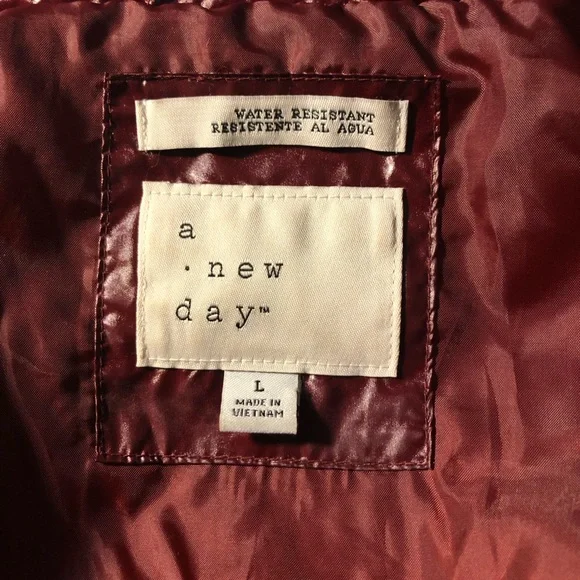 Target puffer jacket large. Lightly worn in pristine condition. - Picture 3 of 5